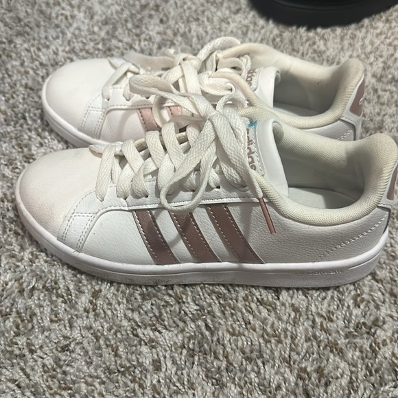 Adidas women’s shoes - Picture 2 of 3